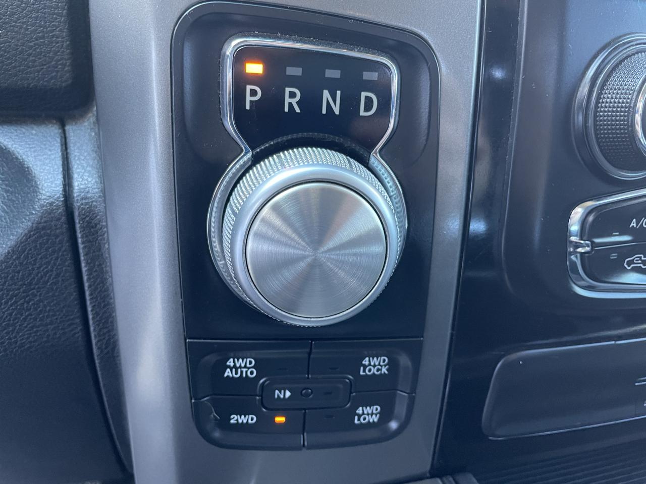 RAM 1500 4WD Crew Cab 140.5" Sport 2018