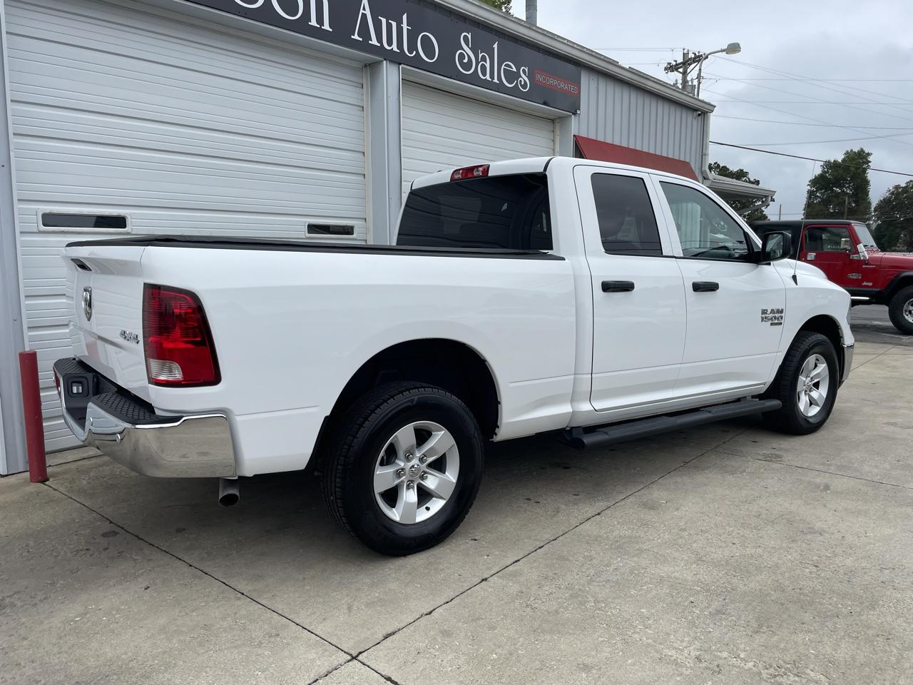 RAM 1500 Classic Tradesman Quad Cab 4WD 2022
