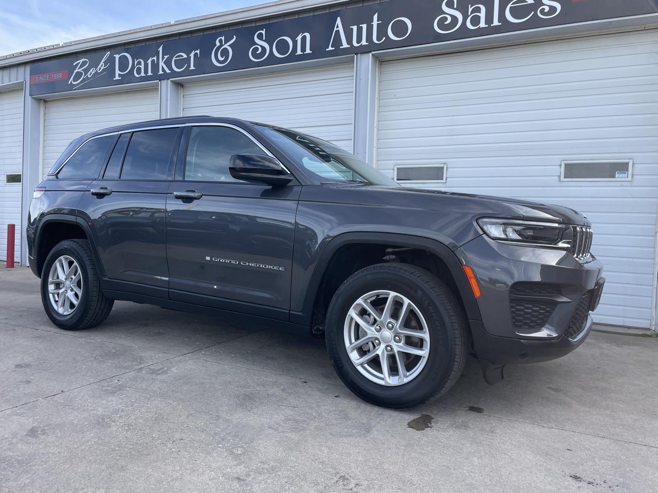 2023 Jeep Grand Cherokee Laredo 4WD