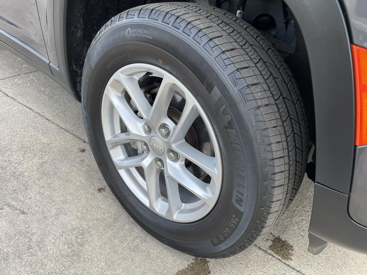 Jeep Grand Cherokee Laredo 4WD 2023