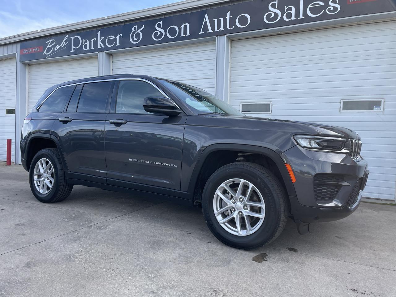 Jeep Grand Cherokee Laredo 4WD 2023