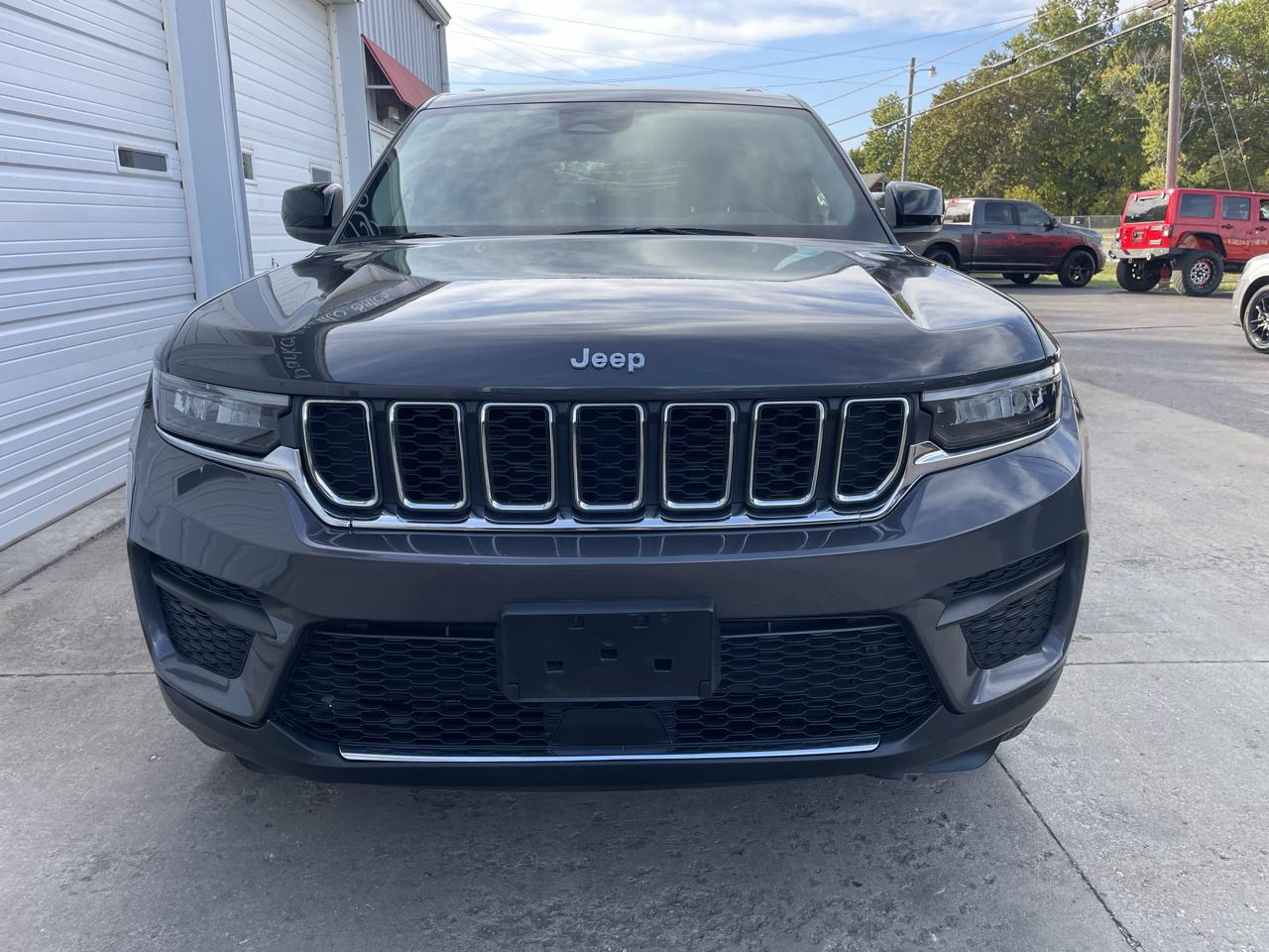 Jeep Grand Cherokee Laredo 4WD 2023