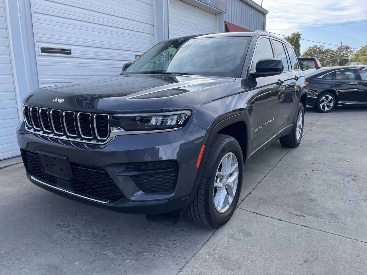 Jeep Grand Cherokee Laredo 4WD 2023