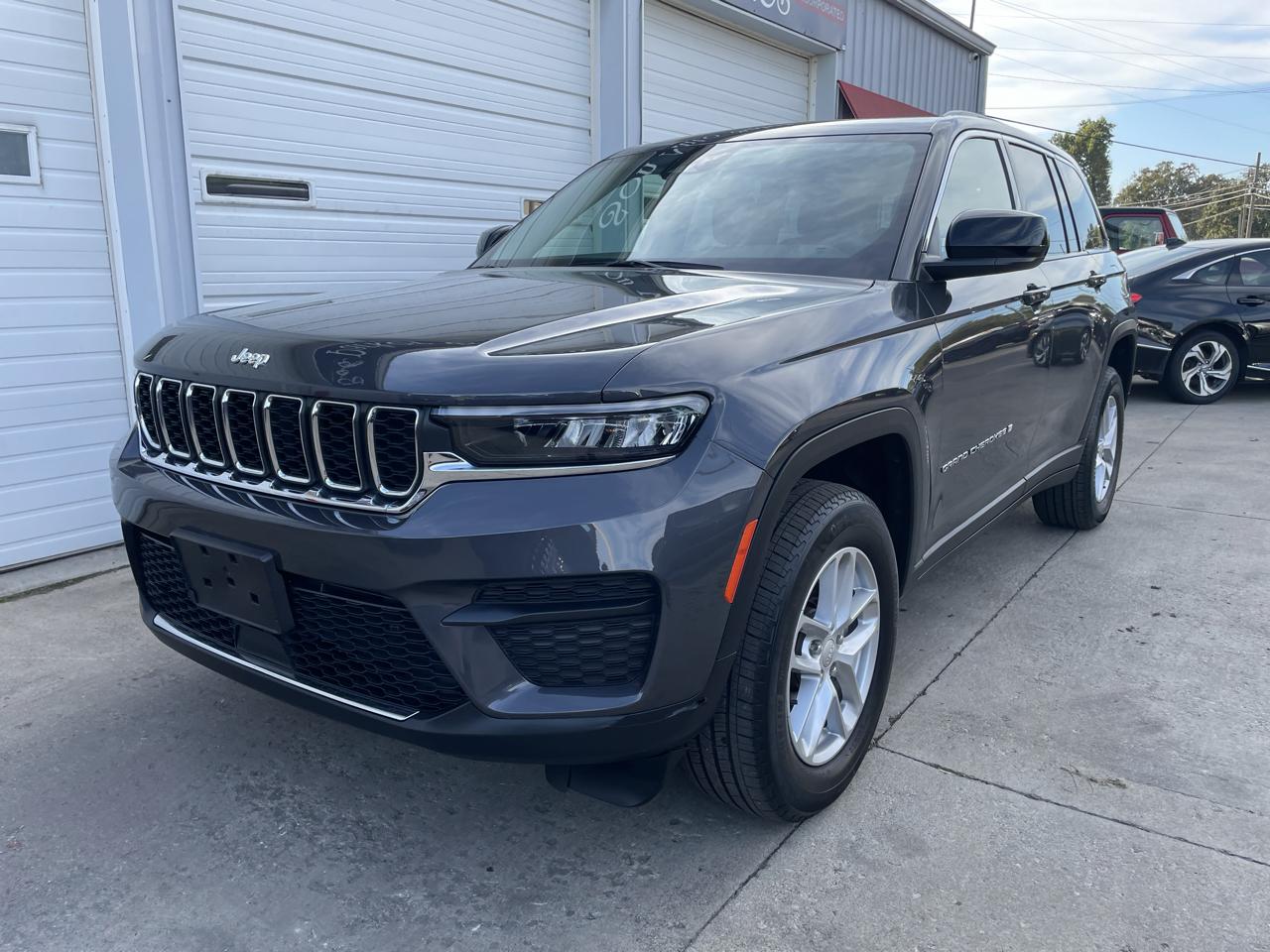 Jeep Grand Cherokee Laredo 4WD 2023
