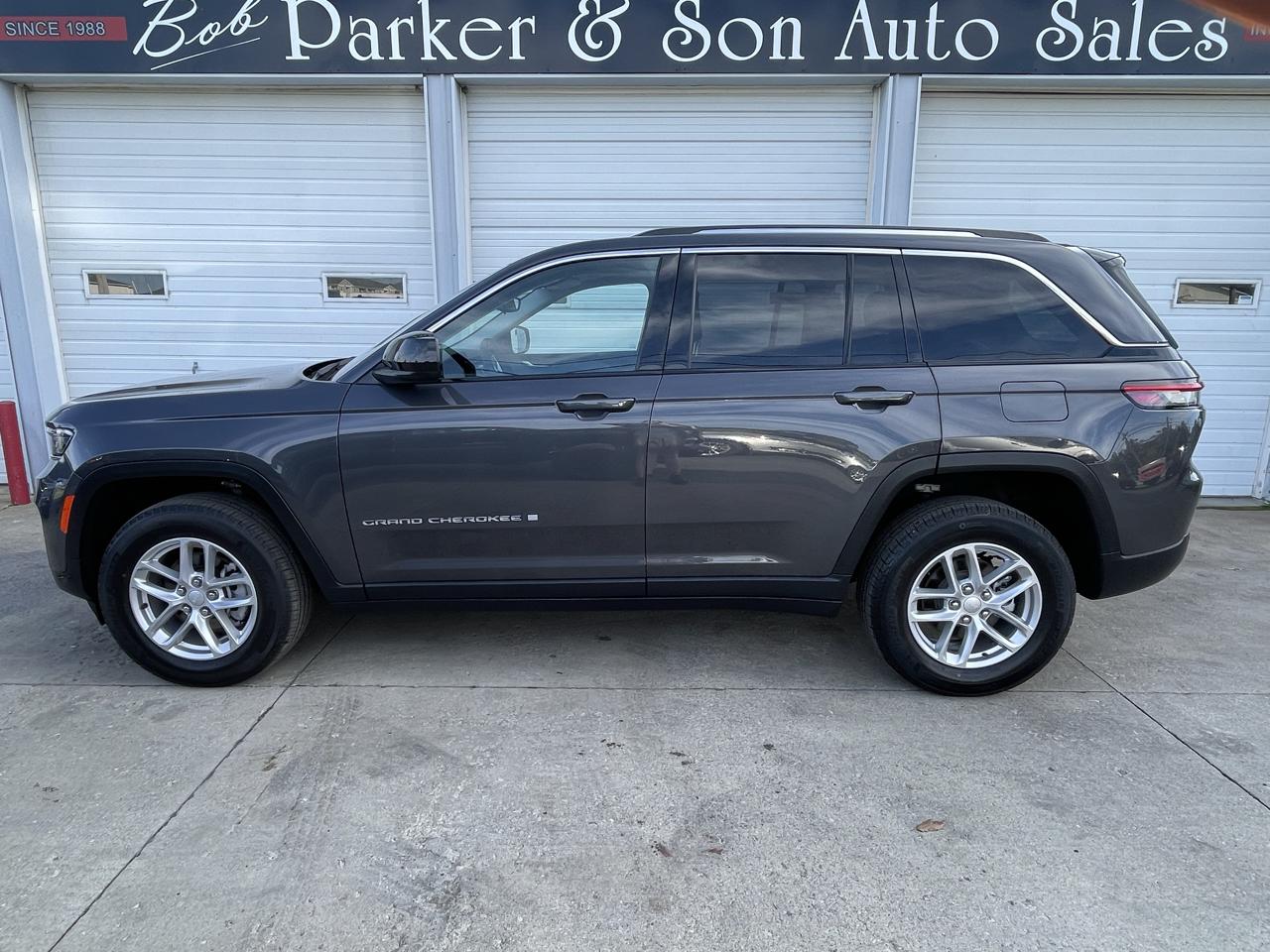 Jeep Grand Cherokee Laredo 4WD 2023