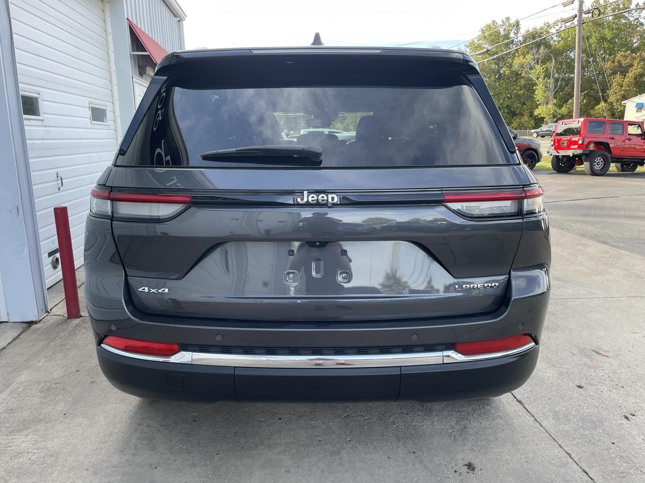 Jeep Grand Cherokee Laredo 4WD 2023
