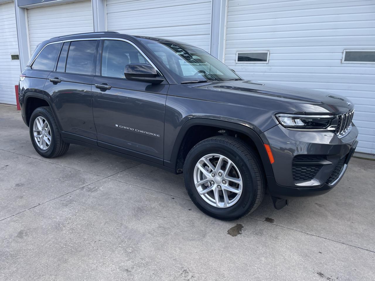 Jeep Grand Cherokee Laredo 4WD 2023