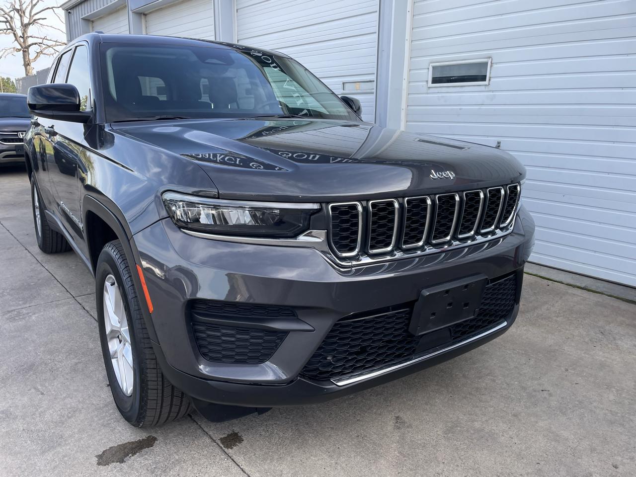 Jeep Grand Cherokee Laredo 4WD 2023