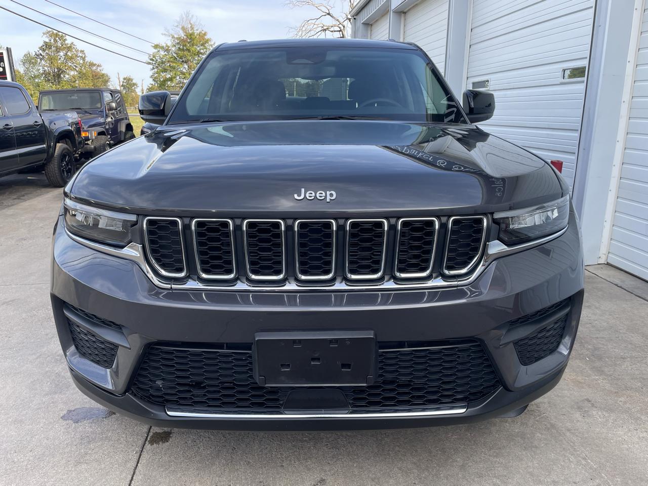 Jeep Grand Cherokee Laredo 4WD 2023