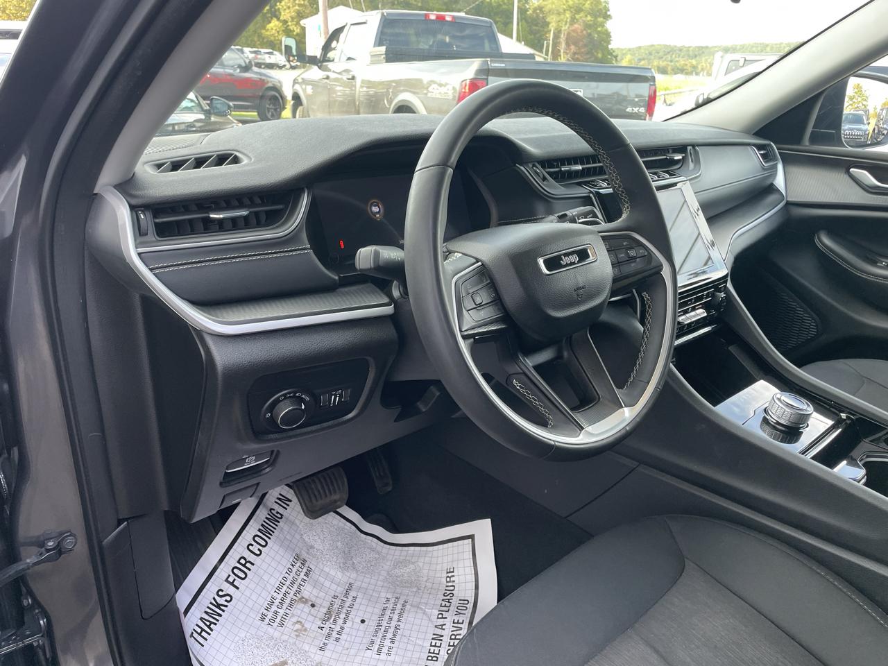 Jeep Grand Cherokee Laredo 4WD 2023