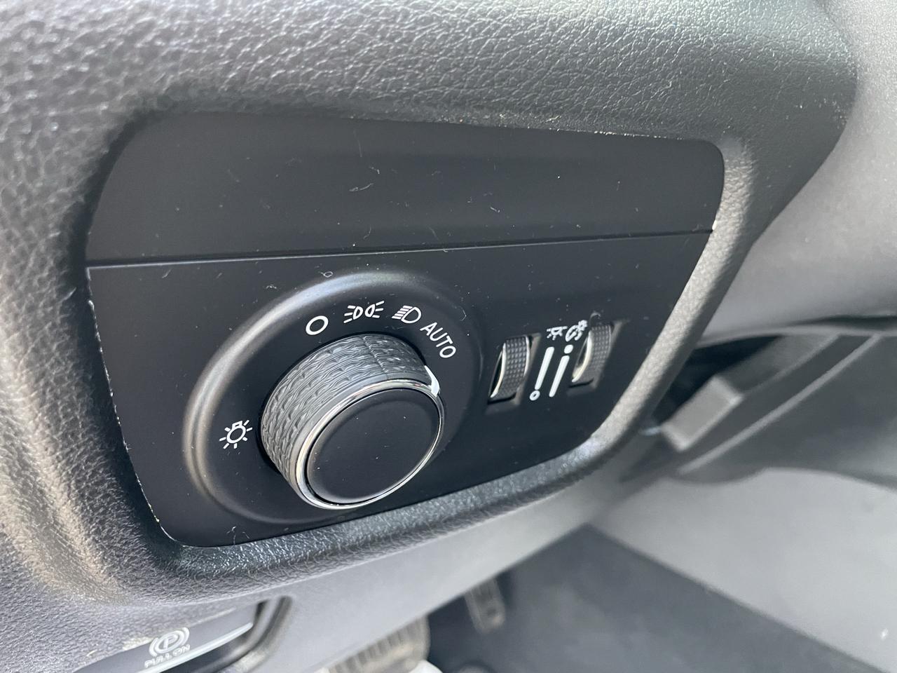 Jeep Grand Cherokee Laredo 4WD 2023