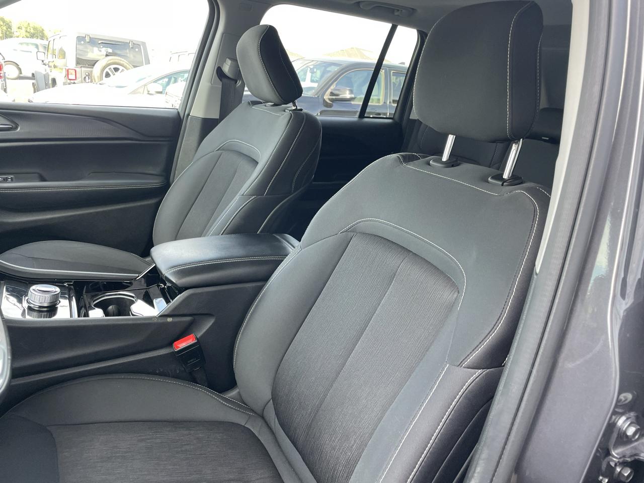Jeep Grand Cherokee Laredo 4WD 2023