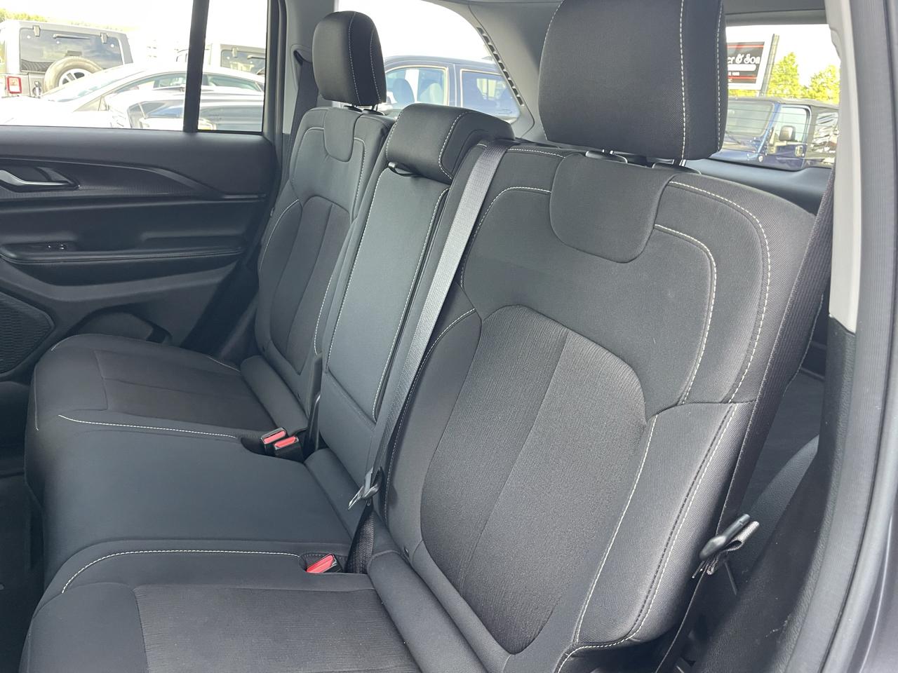 Jeep Grand Cherokee Laredo 4WD 2023