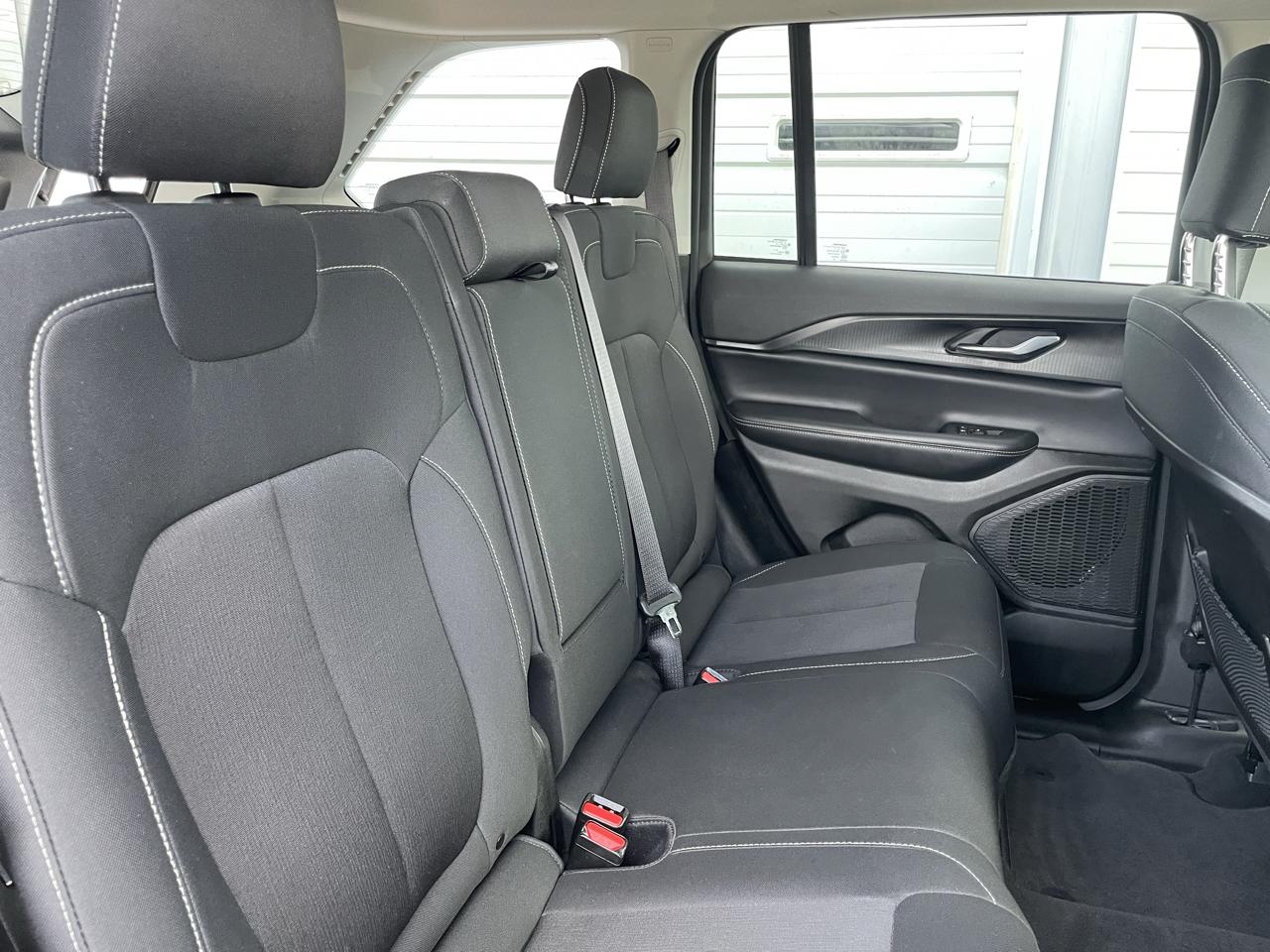 Jeep Grand Cherokee Laredo 4WD 2023