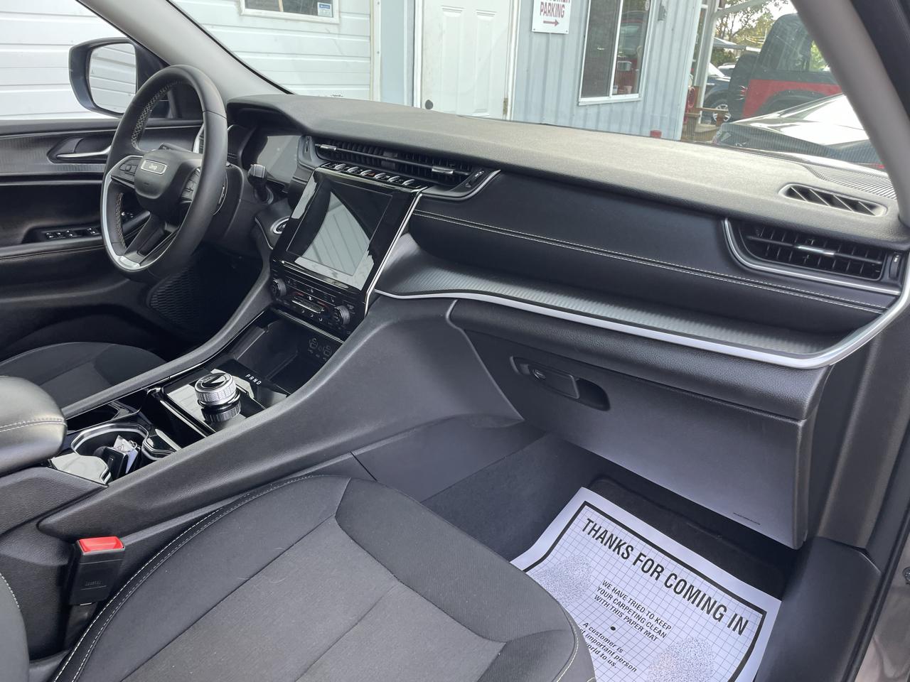 Jeep Grand Cherokee Laredo 4WD 2023
