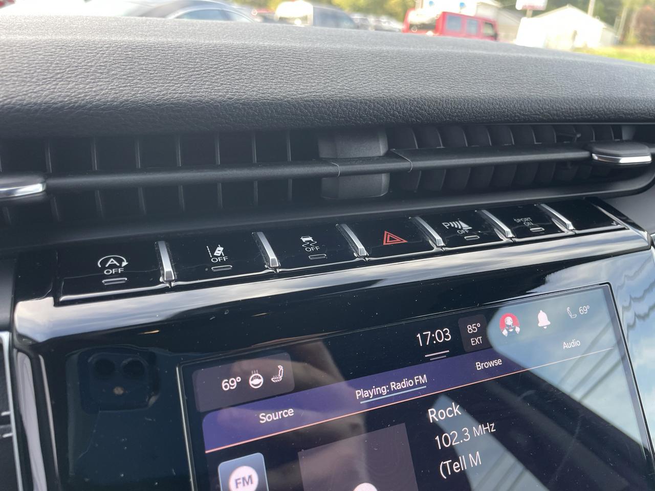 Jeep Grand Cherokee Laredo 4WD 2023