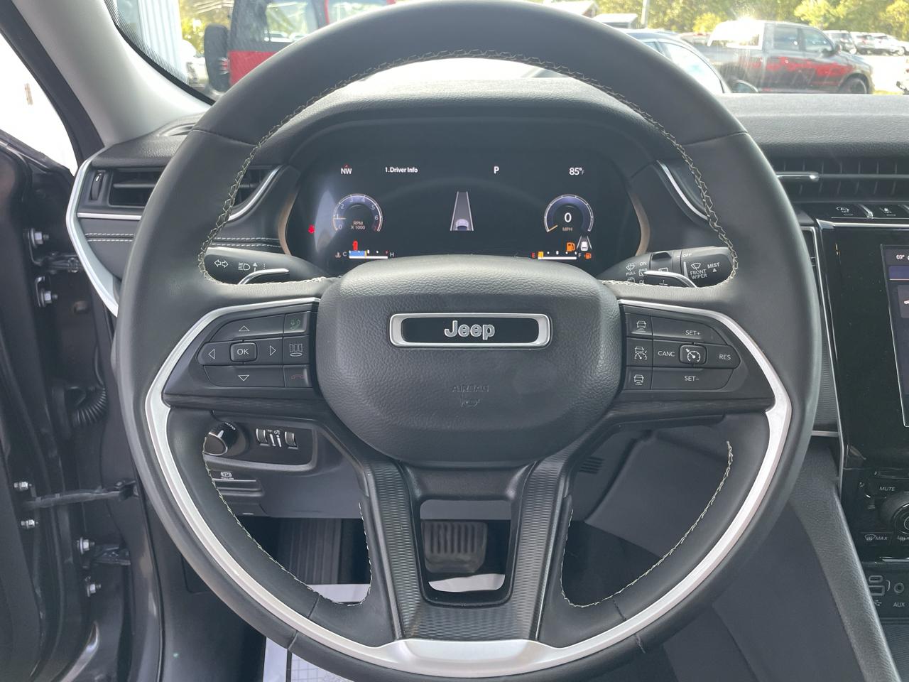 Jeep Grand Cherokee Laredo 4WD 2023