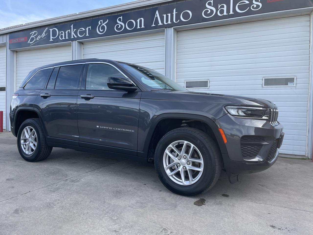 Jeep Grand Cherokee Laredo 4WD 2023