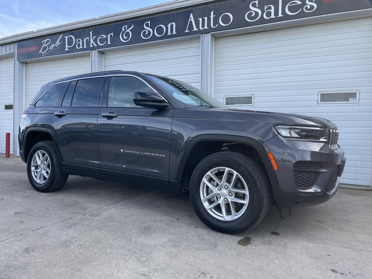 Jeep Grand Cherokee Laredo 4WD 2023