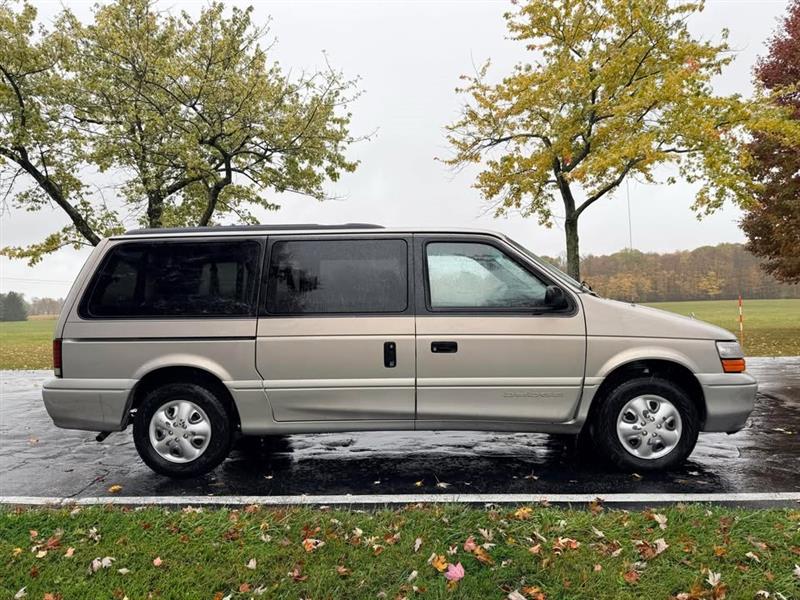 1995 Dodge Grand Caravan LE