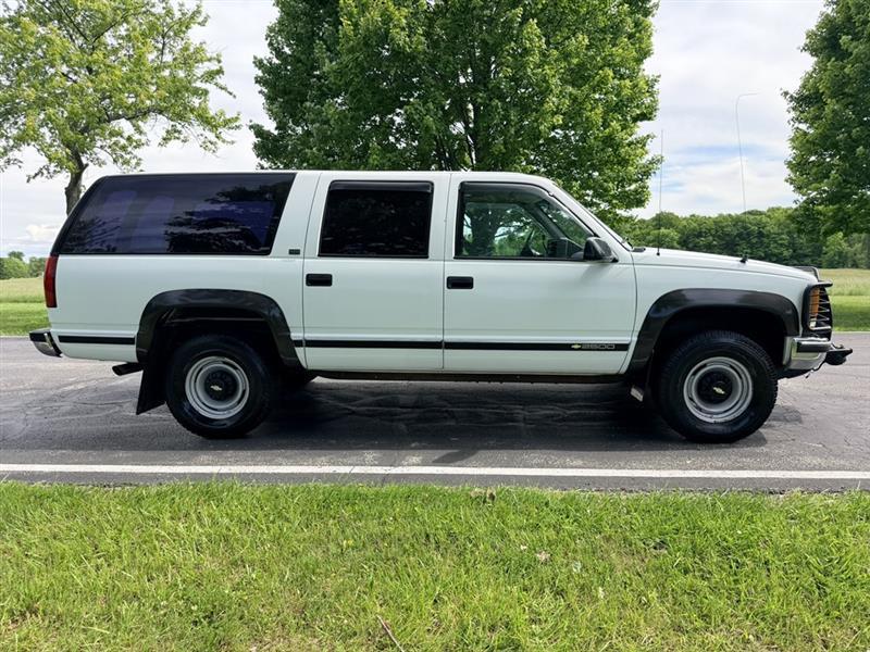 1994 Chevrolet Suburban's photo