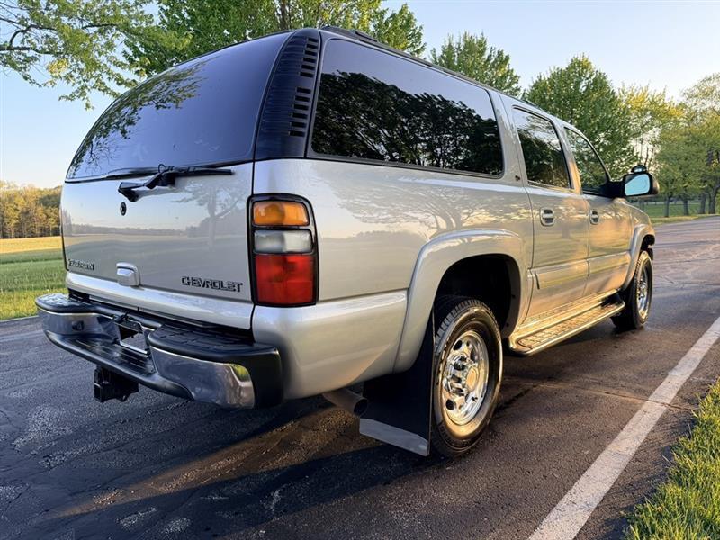 Chevrolet Suburban  2004