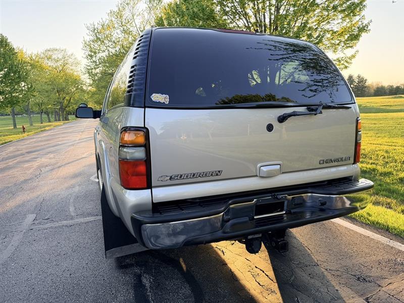 Chevrolet Suburban  2004