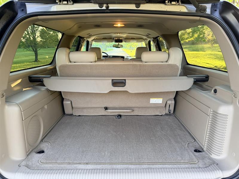 Chevrolet Suburban  2004