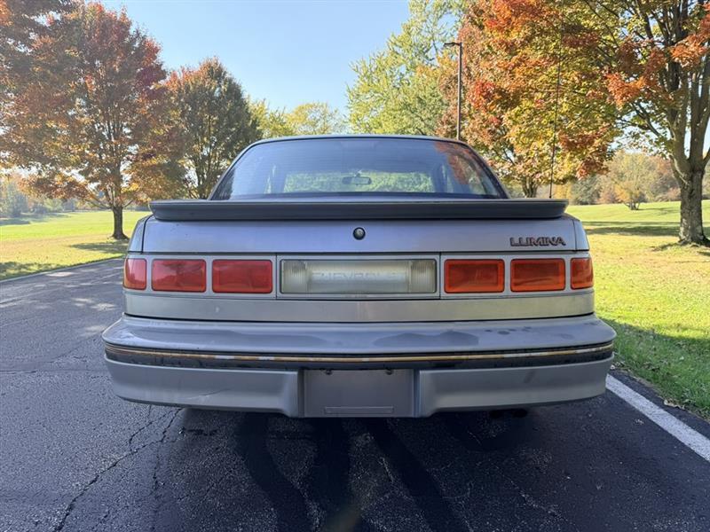 Chevrolet Lumina  1990
