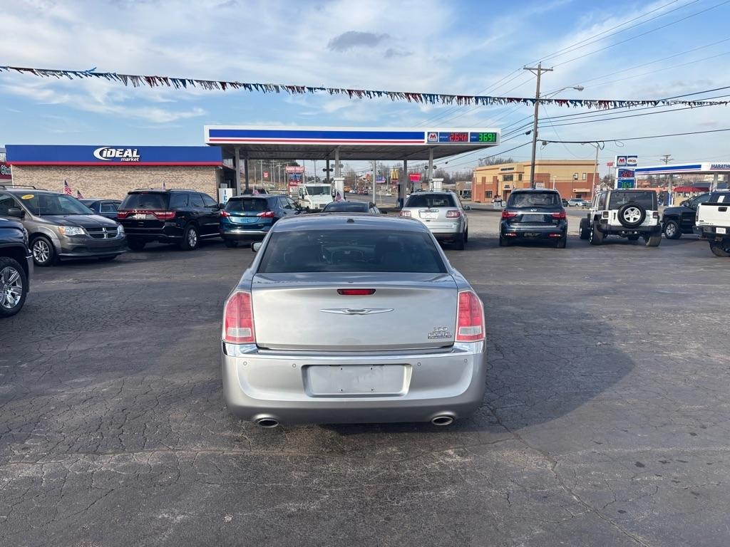 Chrysler 300 Limited RWD 2011