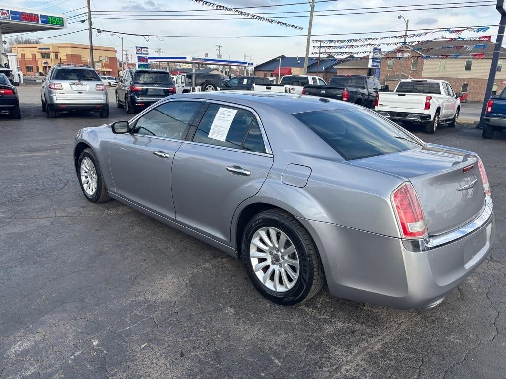 Chrysler 300 Limited RWD 2011