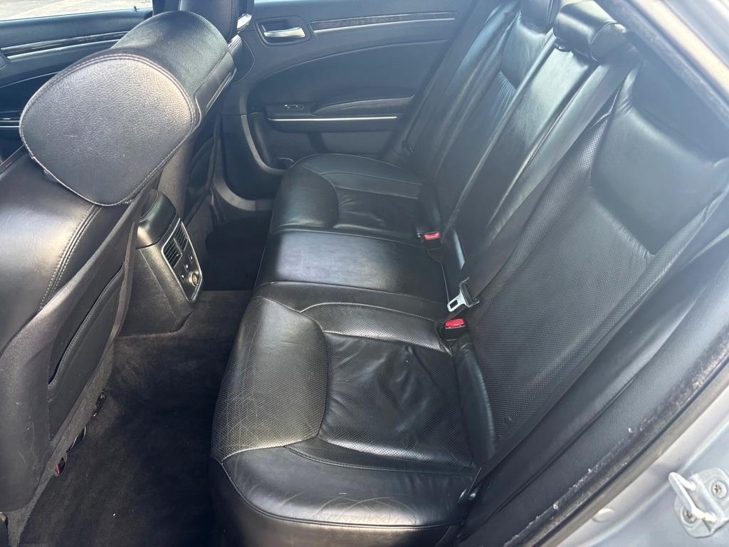 Chrysler 300 Limited RWD 2011