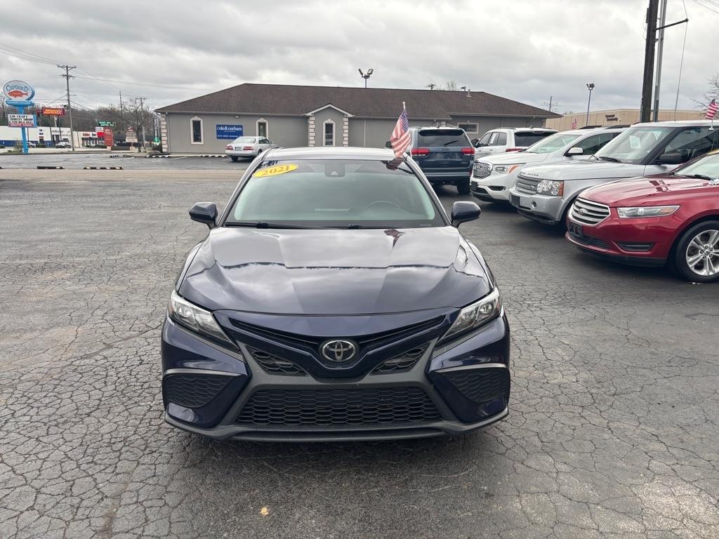 Toyota Camry SE 2021
