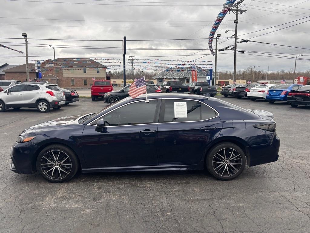 Toyota Camry SE 2021