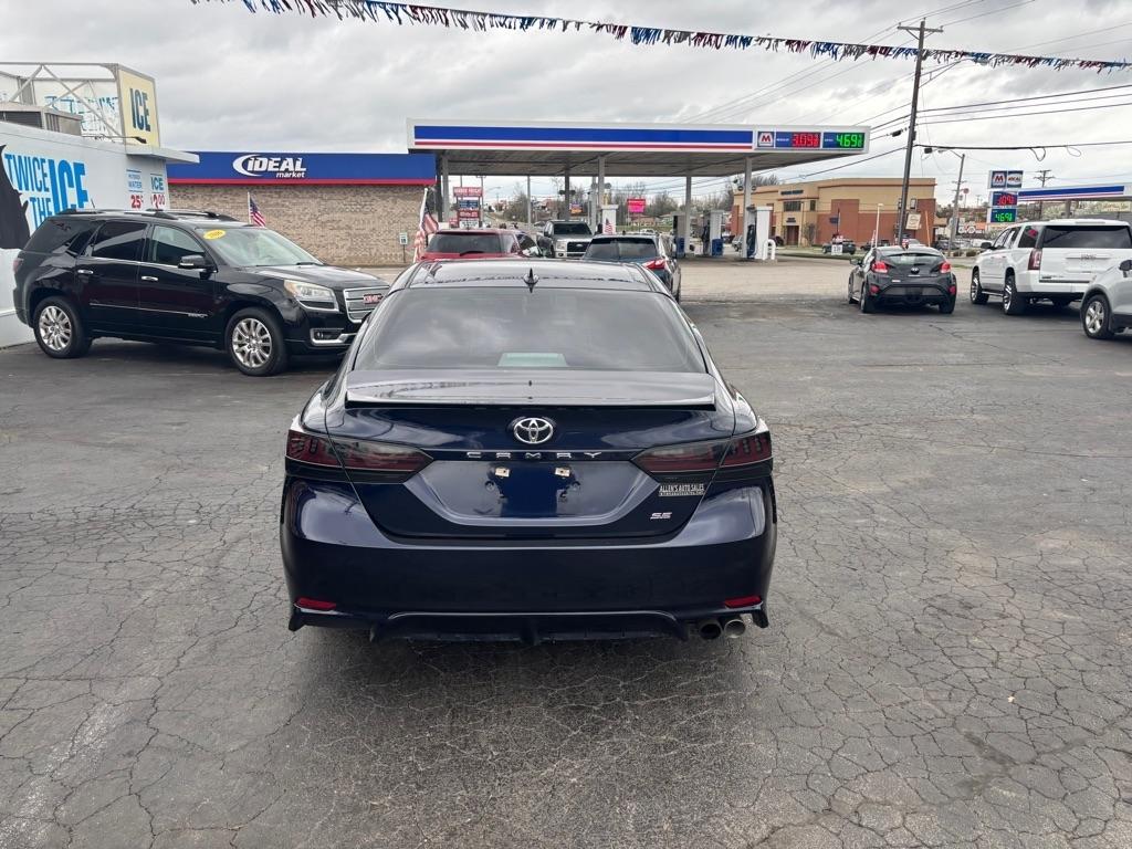 Toyota Camry SE 2021