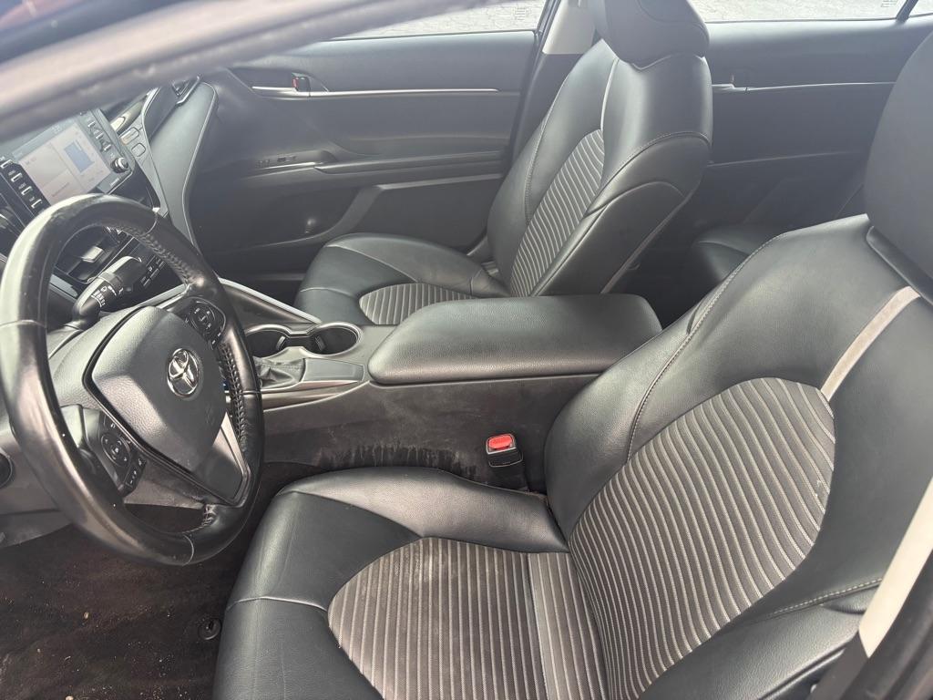 Toyota Camry SE 2021