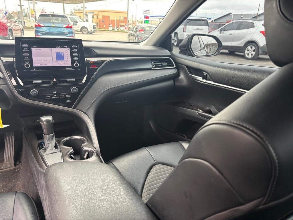 Toyota Camry SE 2021