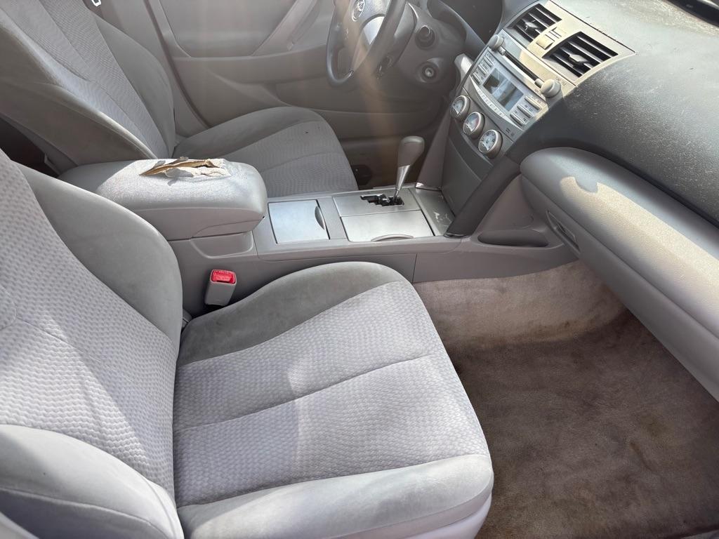 Toyota Camry SE 6-Spd MT 2010