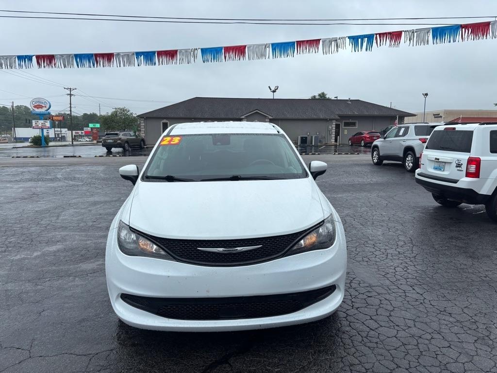 2023 Chrysler Voyager 