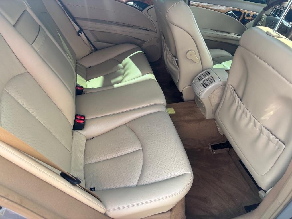 Mercedes-Benz E-Class E350 Luxury Sedan 2009