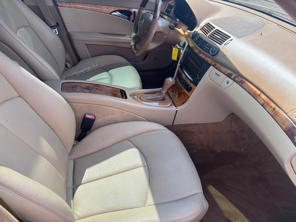 Mercedes-Benz E-Class E350 Luxury Sedan 2009