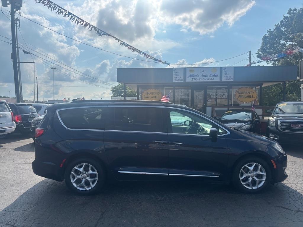 Chrysler Pacifica Touring-L 2017