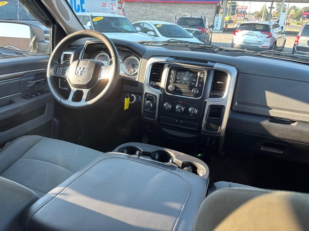 RAM 1500 SLT Quad Cab 2WD 2017