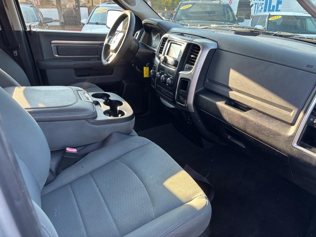 RAM 1500 SLT Quad Cab 2WD 2017
