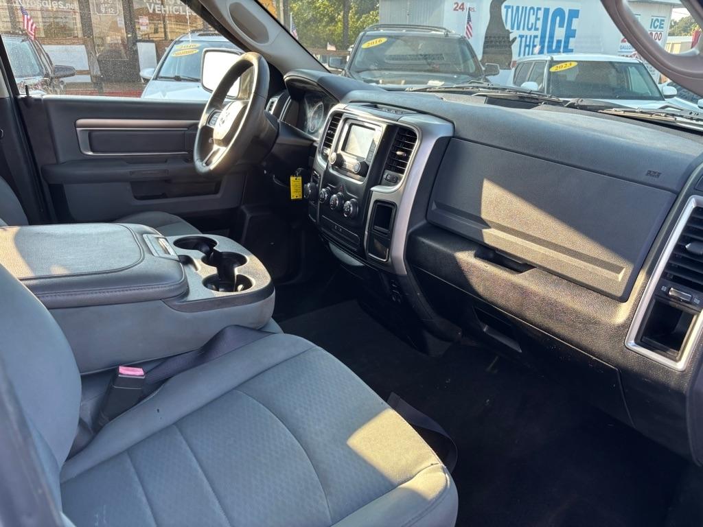 RAM 1500 SLT Quad Cab 2WD 2017