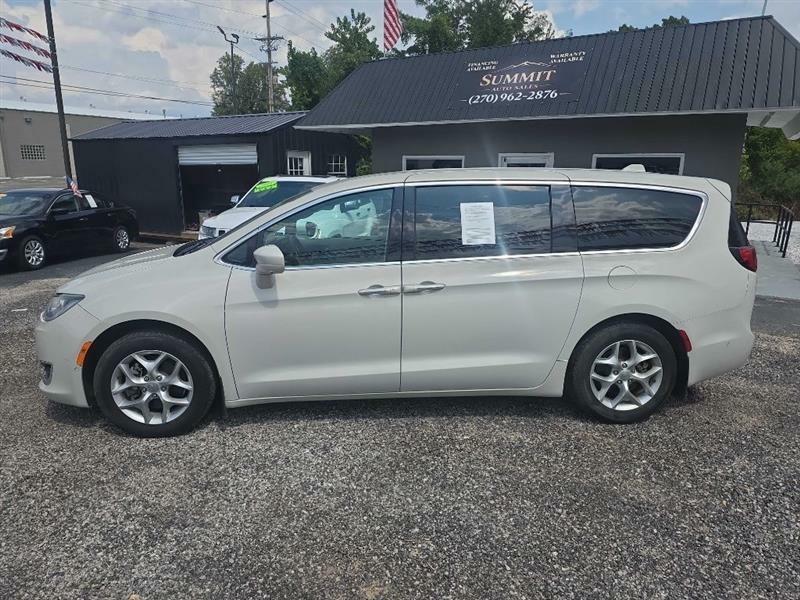 Chrysler Pacifica Touring Plus 2019