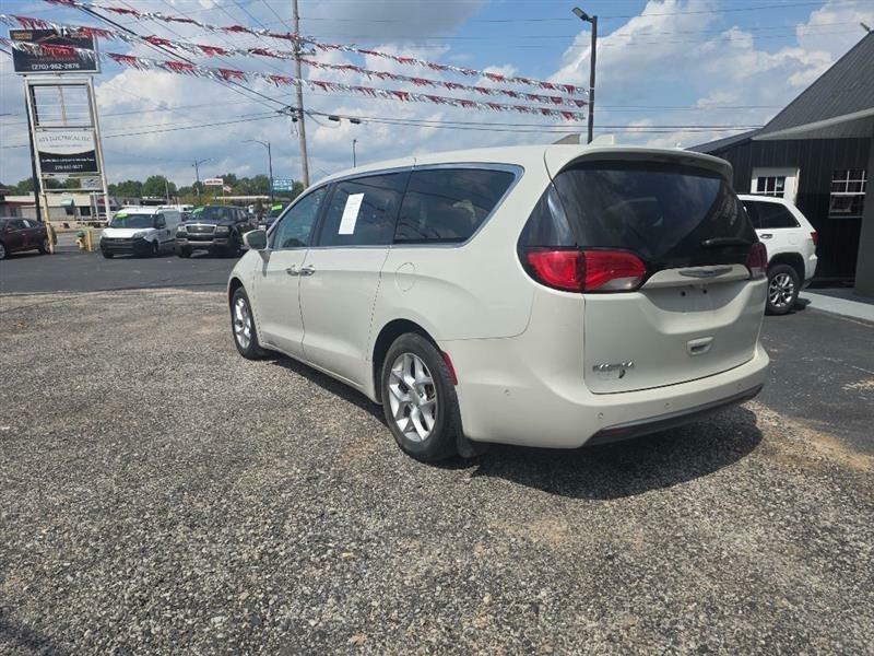 Chrysler Pacifica Touring Plus 2019