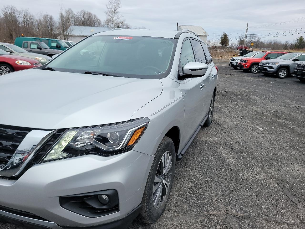 Nissan Pathfinder SV 4WD 2020