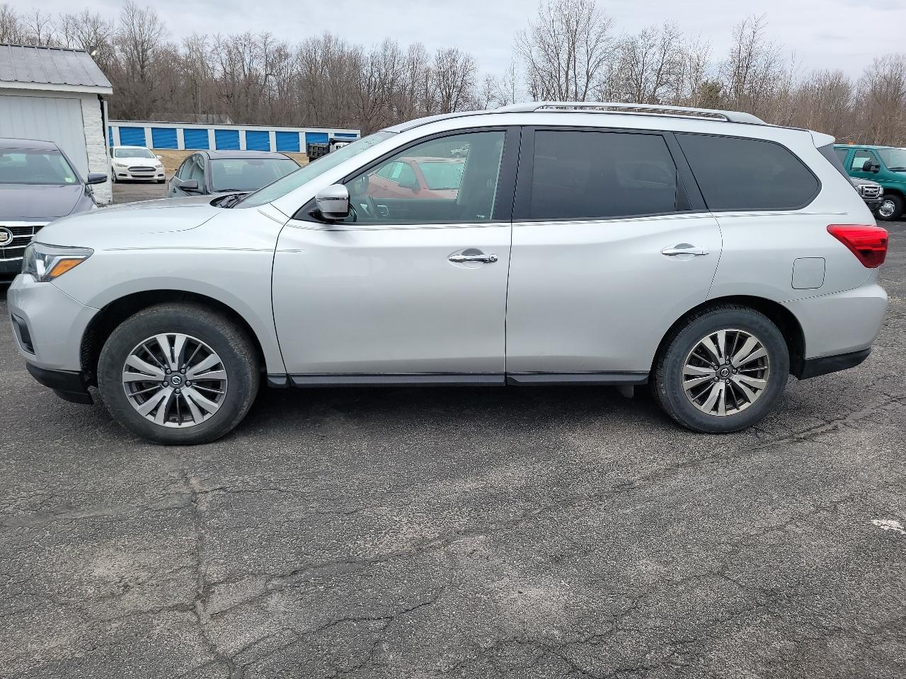 Nissan Pathfinder SV 4WD 2020