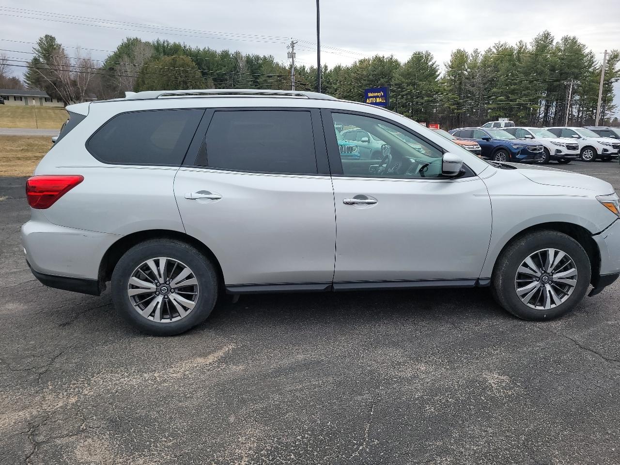 Nissan Pathfinder SV 4WD 2020